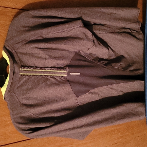 Gray light weight sporty pullover from Champion size Large - Picture 2 of 2